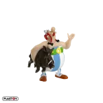 figurine-obelix-portant-un-sanglier