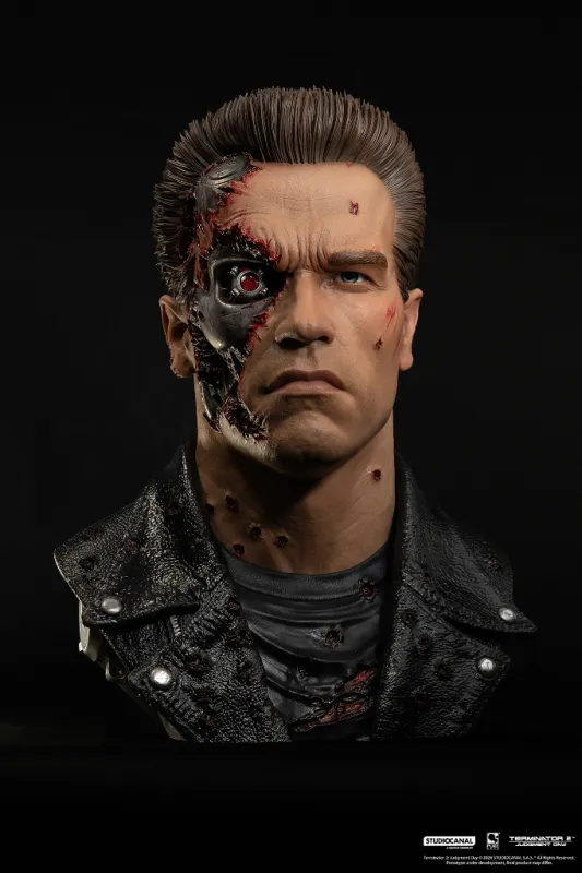 figurine-terminator-2-t-800-101-battle-damaged