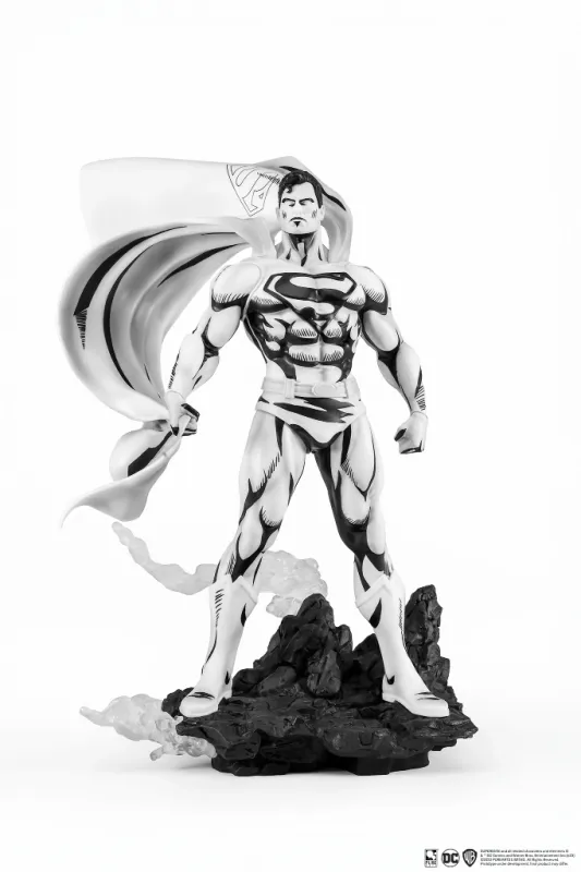 figurine-dc-heroes-superman-noir-blanc