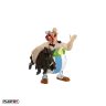 figurine-obelix-portant-un-sanglier